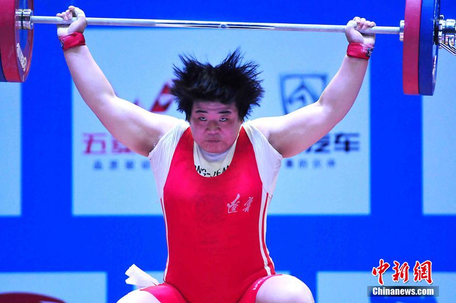2016全国女子举重锦标赛 大力士表情俏