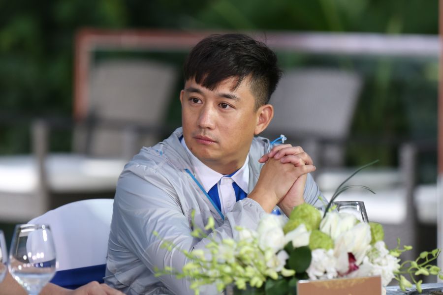《极限2》孙红雷变身“花仙子” 黄渤“嘴叼活章鱼”