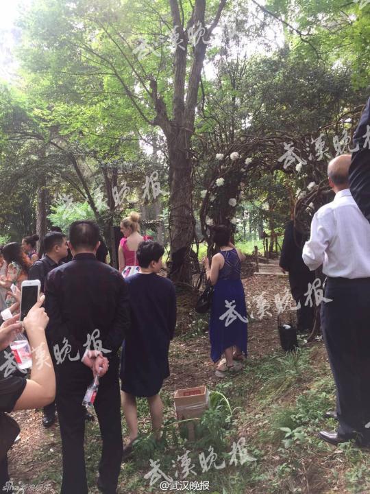 撒贝宁武汉婚礼现场曝光 尼格买提主持婚礼