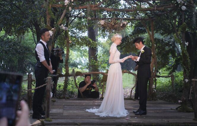 撒贝宁武汉婚礼现场曝光 尼格买提主持婚礼
