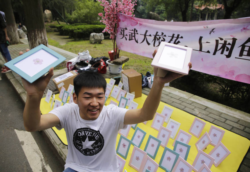 武汉大学毕业生卖“校花” 数小时赚万元
