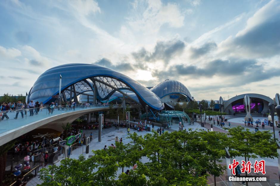 探访上海迪士尼“明日世界”景区 科技感十足