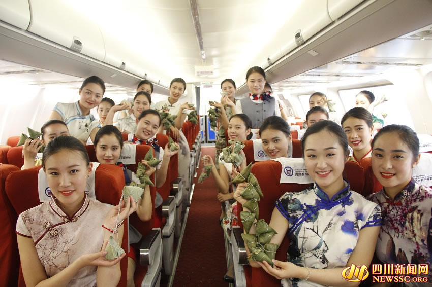 空姐穿旗袍包粽子（组图） 古风古韵过端午