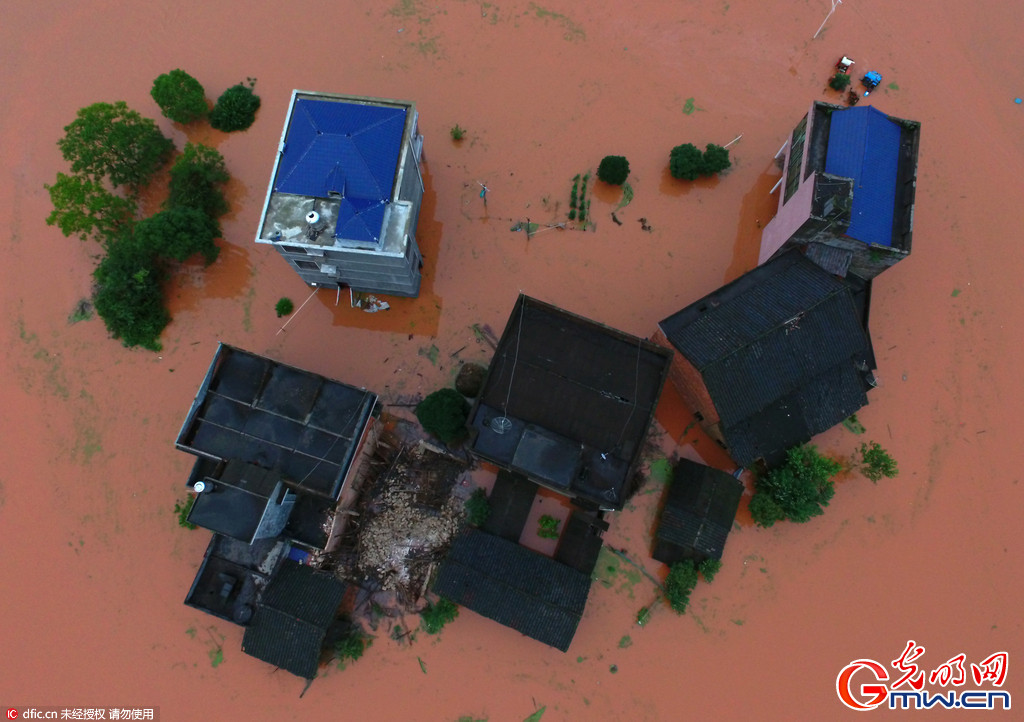 湖南衡山遭史上最强暴雨多地受灾严重 被淹成“孤岛