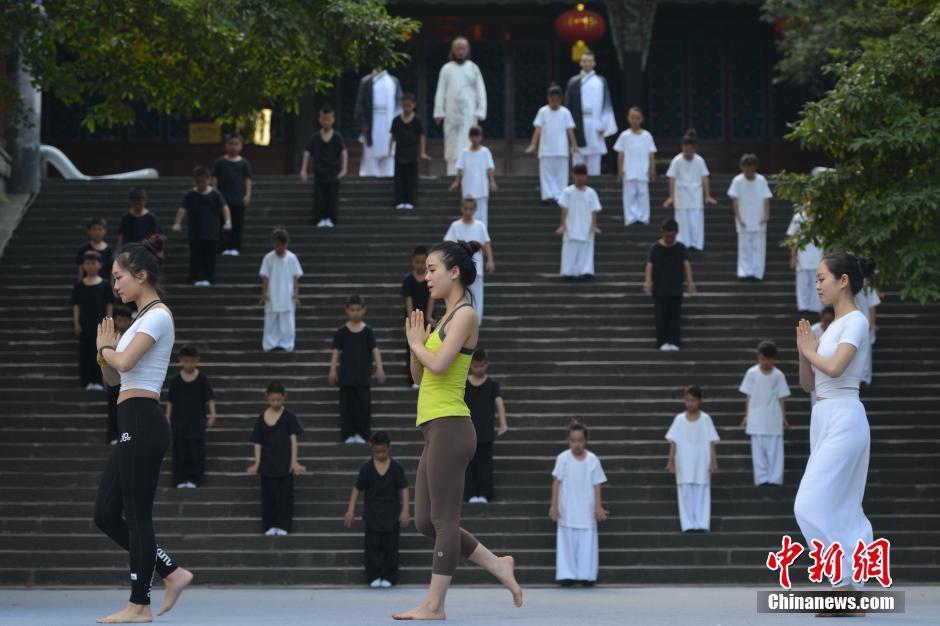 成都国际瑜伽节 太极瑜伽同台表演