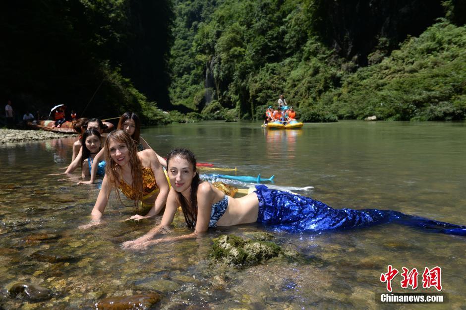 湖南国际美人鱼培训班开班 游人坐船观“鱼”