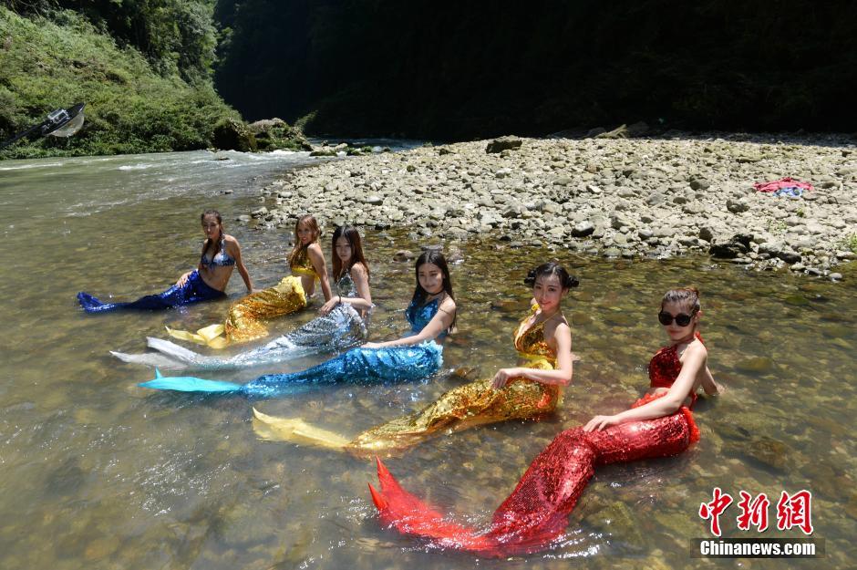 湖南国际美人鱼培训班开班 游人坐船观“鱼”