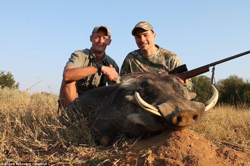 瑞典男子晒非洲打猎照 称狮子肉最好吃[12]