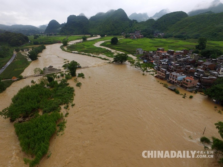 广西罗城遭大暴雨袭击