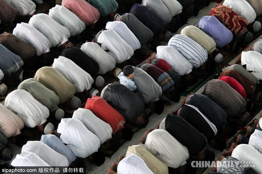世界各地穆斯林举行活动庆祝开斋节到来