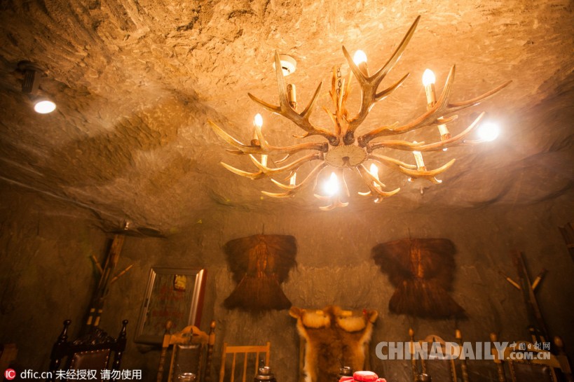 长春现“土匪”主题餐厅 模拟“座山雕”洞府场景