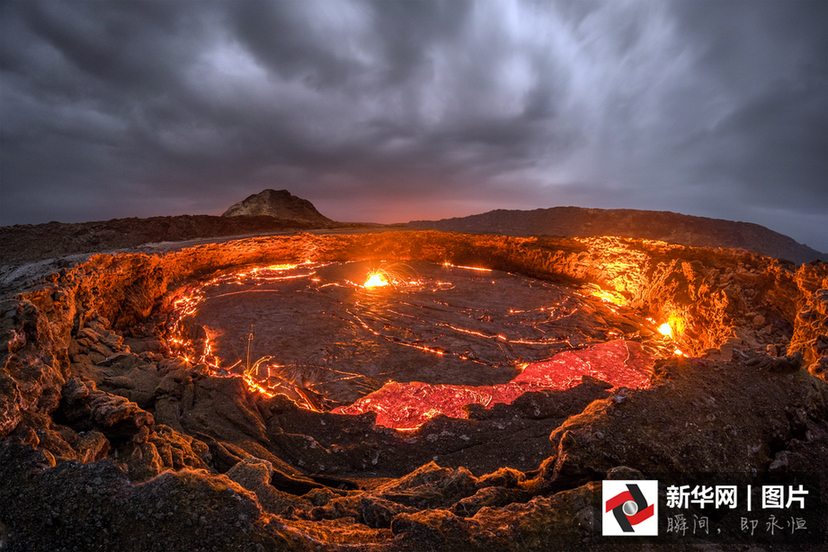 壮观!埃塞俄比亚地狱之门喷射上千度高温岩