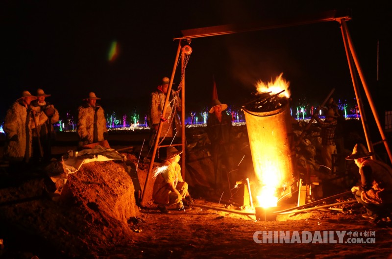 河北张家口：反季“打树花”传播非遗文化