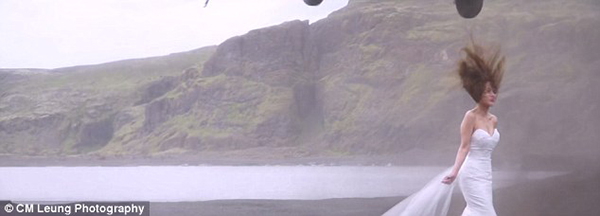 新人冰岛拍摄婚纱照 直升机实力抢镜