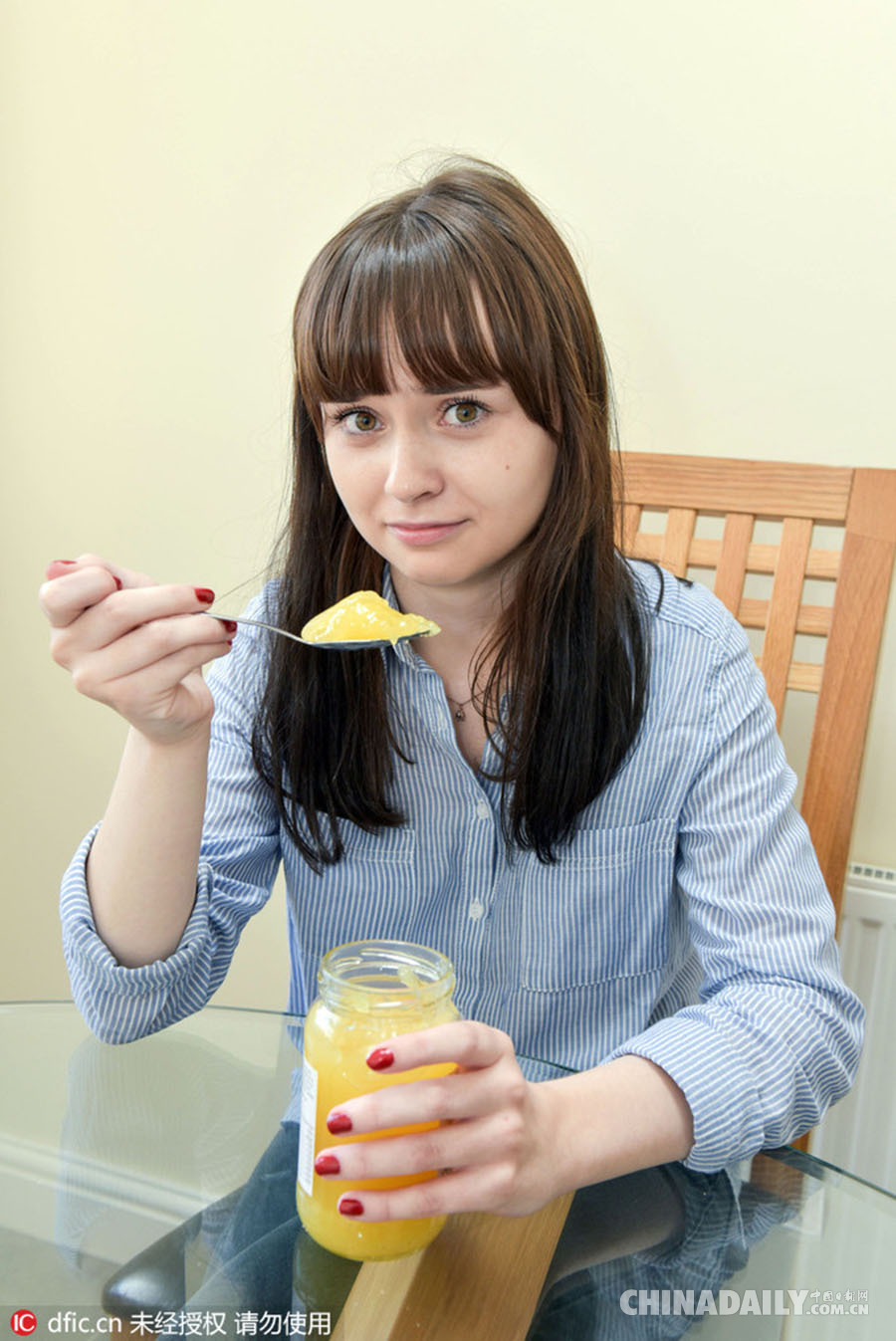 英异食少女从小只吃柠檬酱 治疗师将其催眠治愈