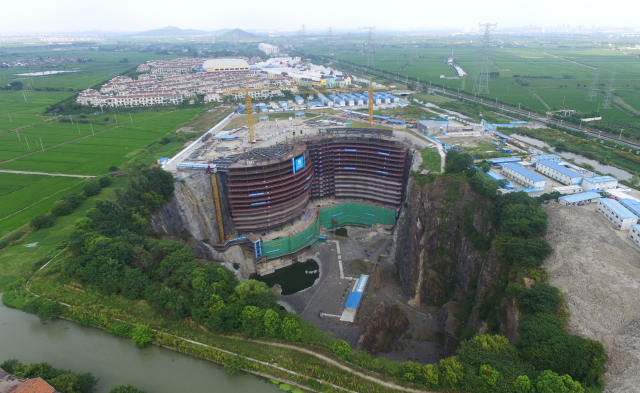 上海一酒店建在深坑中 海拔世界最低