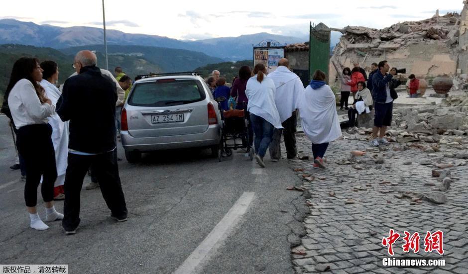 航拍意大利地震灾区 大片建筑倒塌严重