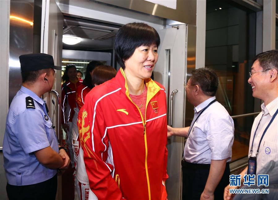 中国女排抵达首都机场