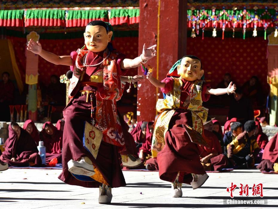 西藏扎什伦布寺举行一年一度的跳神活动