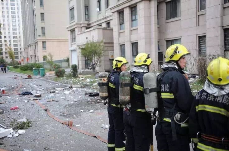 哈尔滨小区爆炸：3人被气浪冲出楼外【组图】