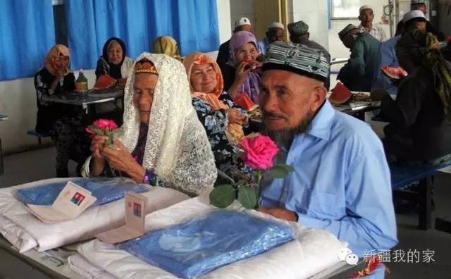 新疆巴楚71岁老汉娶114岁新娘 苦追一年终如愿！