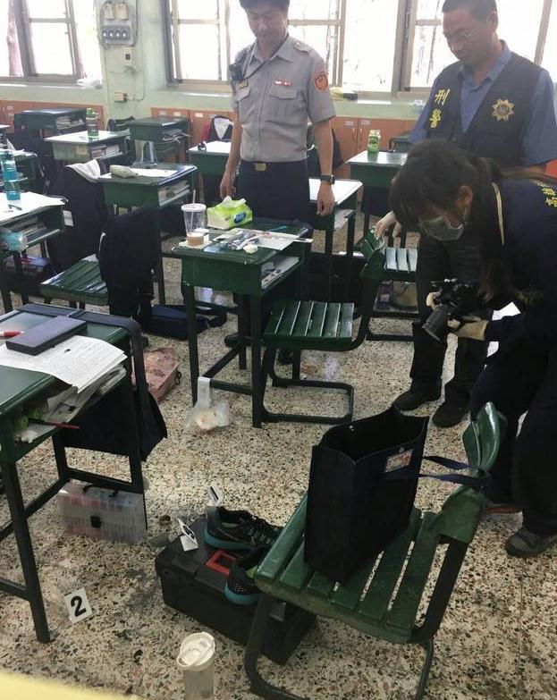 台湾一高职生疑拿土制手榴弹在教室把玩 然后炸了...