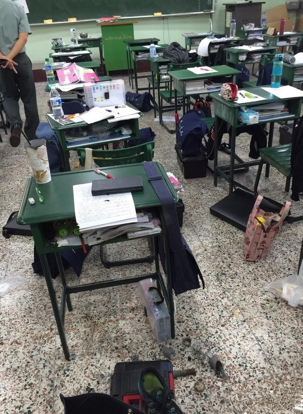 台湾一高职生疑拿土制手榴弹在教室把玩 然后炸了...