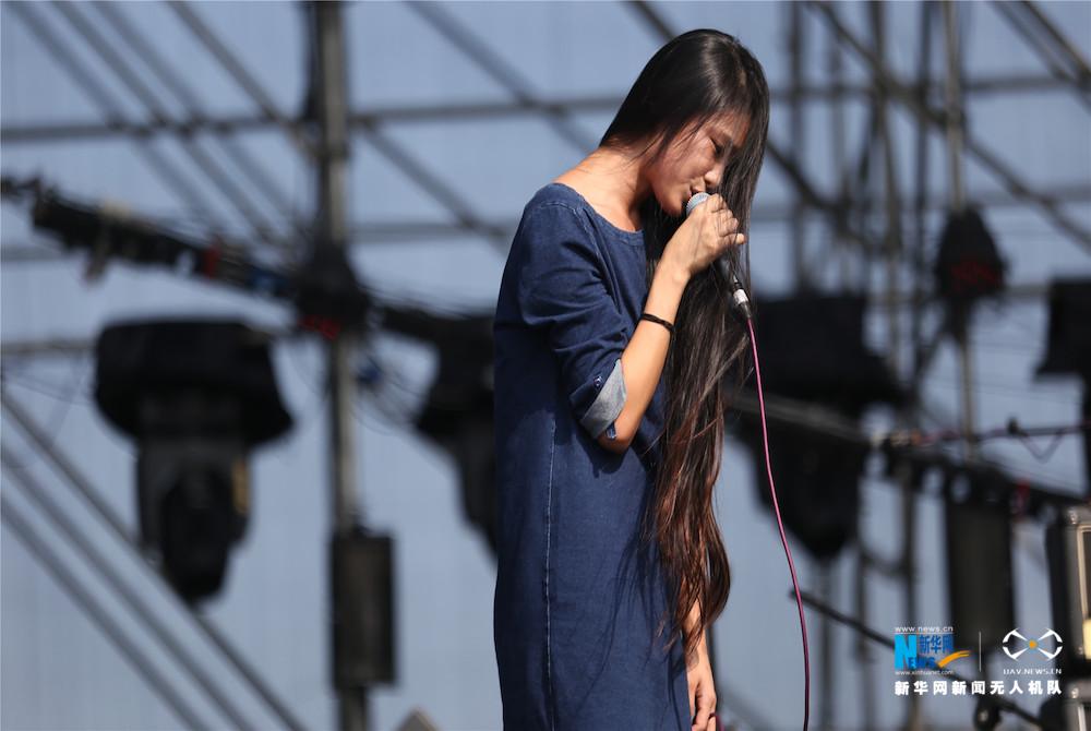 航拍厦门集美草莓音乐节 乐迷嗨翻天