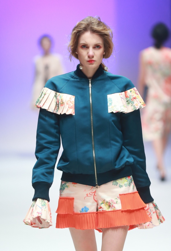 “开卷有衣”2017春夏发布