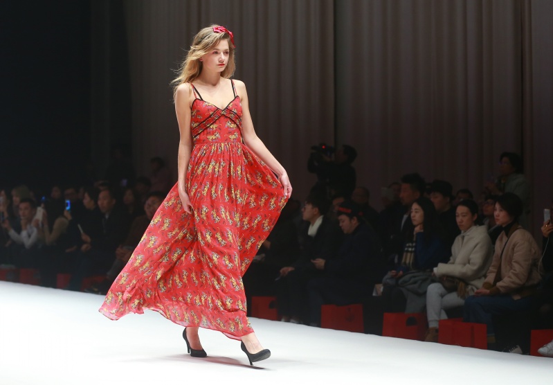 “开卷有衣”2017春夏发布