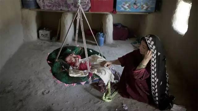 北京女孩辞职作无国界医生 在阿富汗枪声下接生婴儿