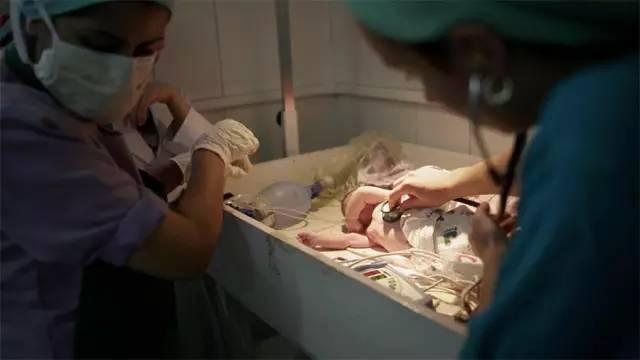 北京女孩辞职作无国界医生 在阿富汗枪声下接生婴儿