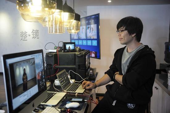 揭秘武汉流水线创造网红 多项培训只为增长人气