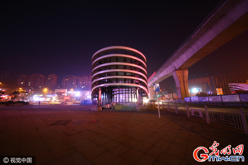 重庆现“最土豪”人行地下通道 通道长56米总投资5200万
