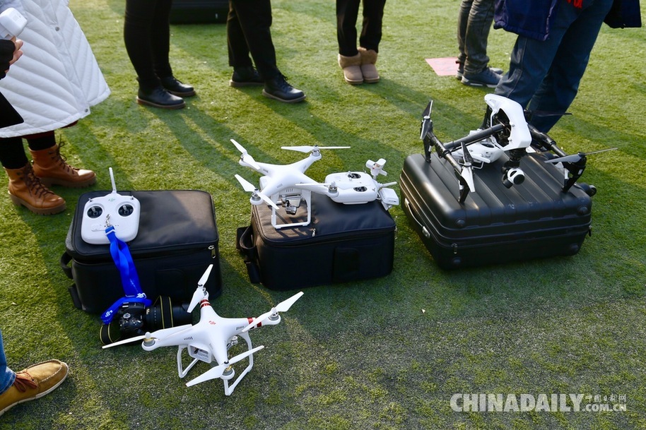 冲上云霄 百余架无人机亮相大学生航拍大赛