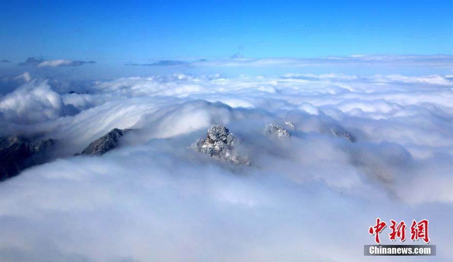 洛阳老君山现雪后云海奇观 琼楼玉宇美不胜收