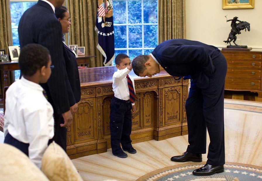 奥巴马总统生涯的100个瞬间