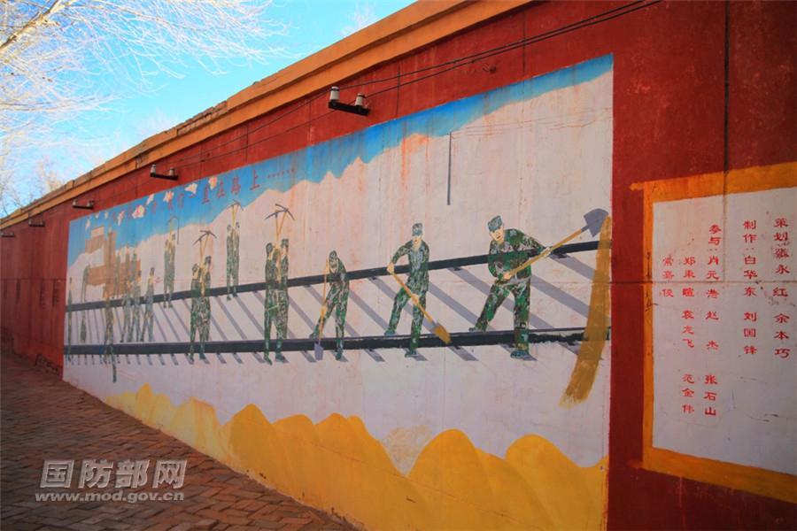 探秘中国唯一一条军管铁路 建在胡杨无法生存的地方