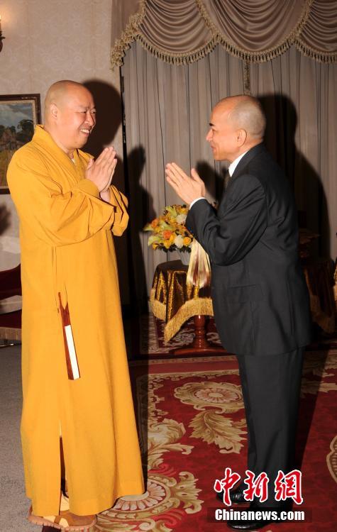 柬埔寨王国西哈莫尼国王会见中国印顺大和尚[