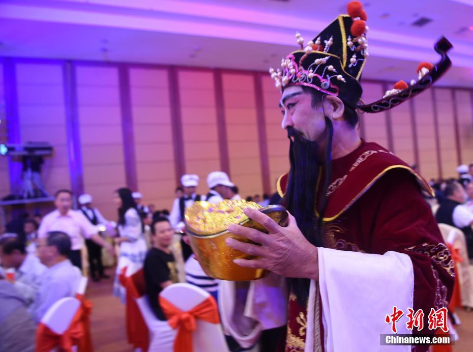 柬埔寨王国西哈莫尼国王会见中国印顺大和尚