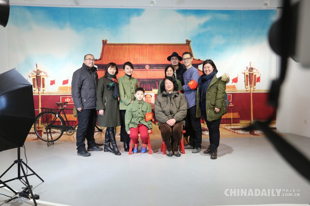 “我爱北京天安门”朝阳区社区居民老照片巡展开幕