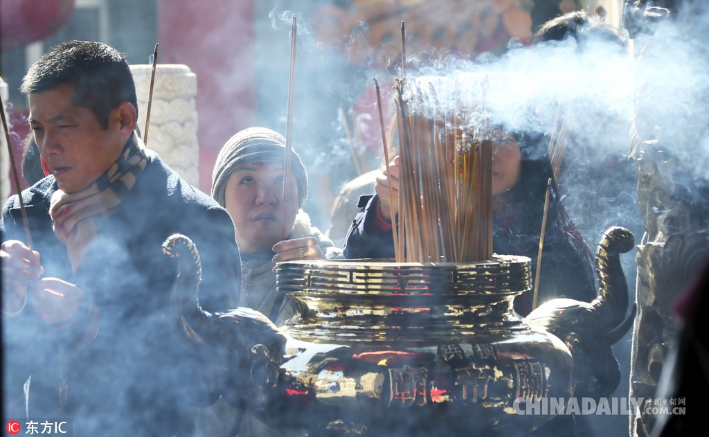 世界进入“春节时间” 年味香飘海外从除夕闹到初一