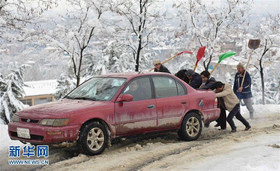 阿富汗大雪天气 交通工具寸步难行【图】