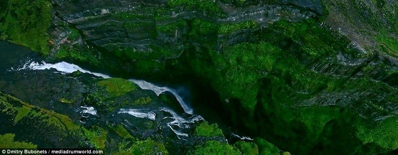 无人机俯拍《权力的游戏》取景地 火山比人多