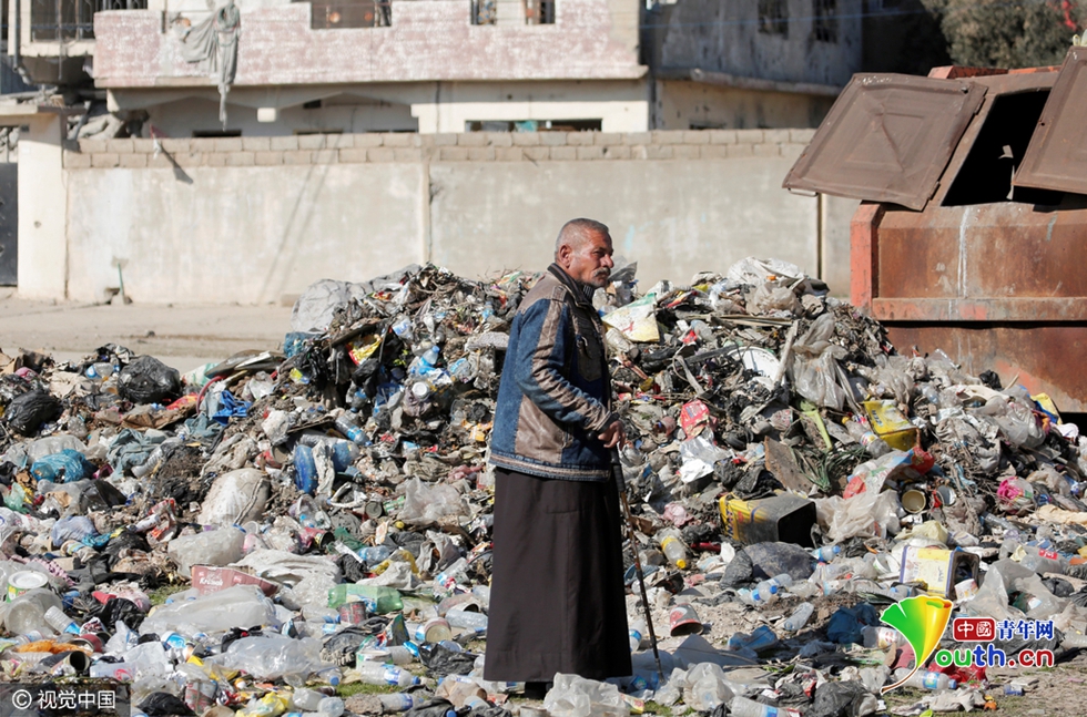 伊拉克摩苏尔战后街头垃圾成山