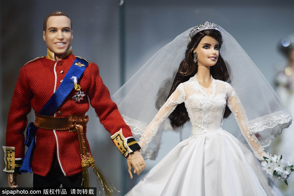 王室芭比娃娃亮相马德里 威廉王子夫妇大婚造