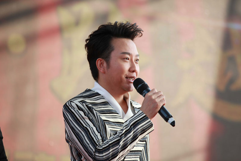 北京卫视“跨年月”:张艺谋综艺首秀 李玉刚再玩跨界