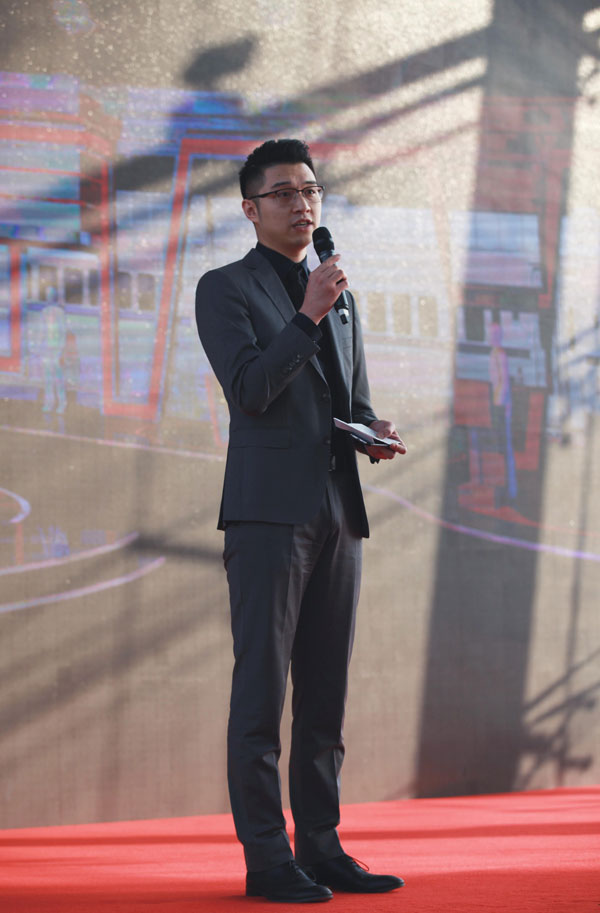 北京卫视“跨年月”:张艺谋综艺首秀 李玉刚再玩跨界