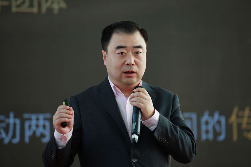 北京卫视“跨年月”:张艺谋综艺首秀 李玉刚再玩跨界