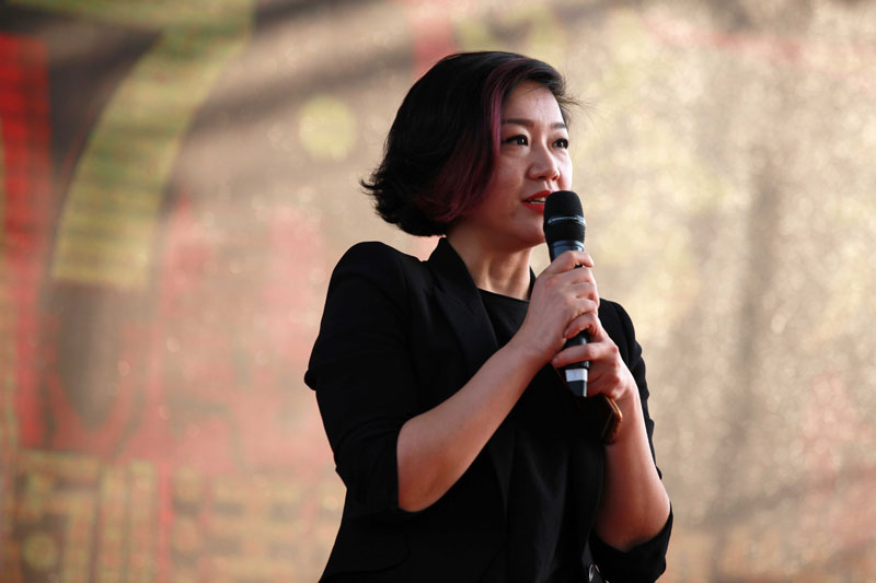 北京卫视“跨年月”:张艺谋综艺首秀 李玉刚再玩跨界